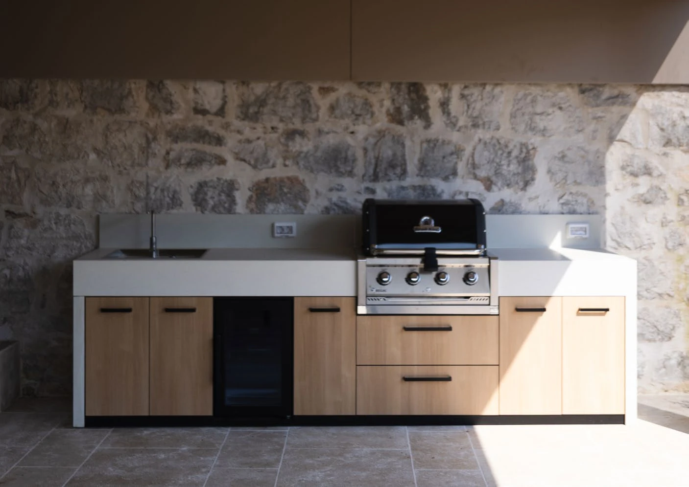 Stone & Shadow — cuisine extérieure Evoluta à Rovinj, Croatie